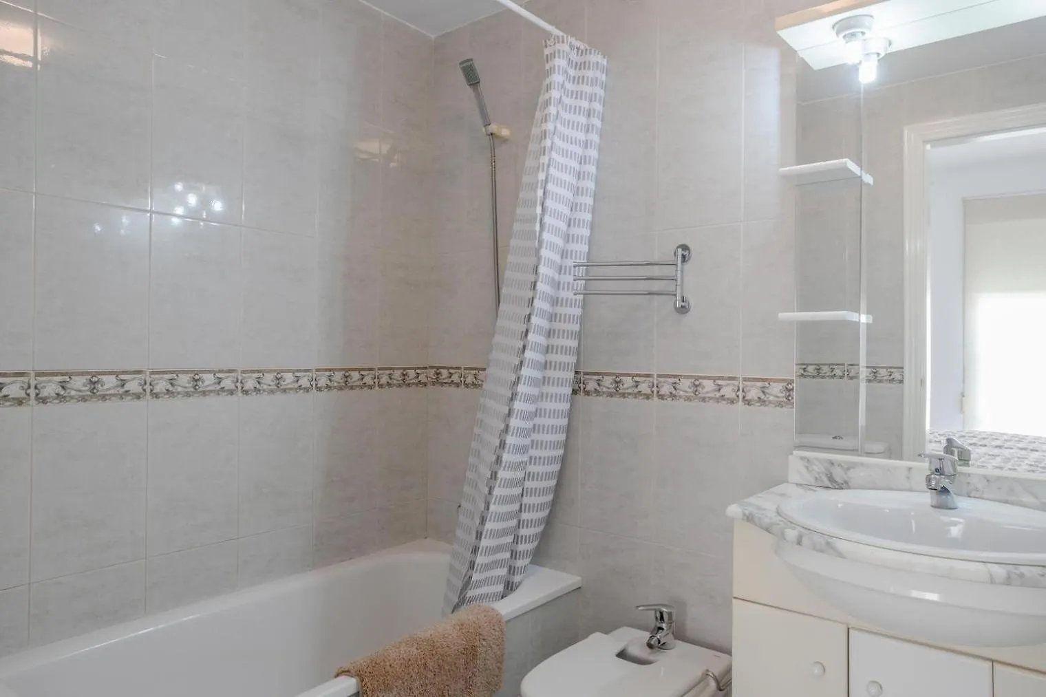 Victoria Cinema Apartment La Herradura